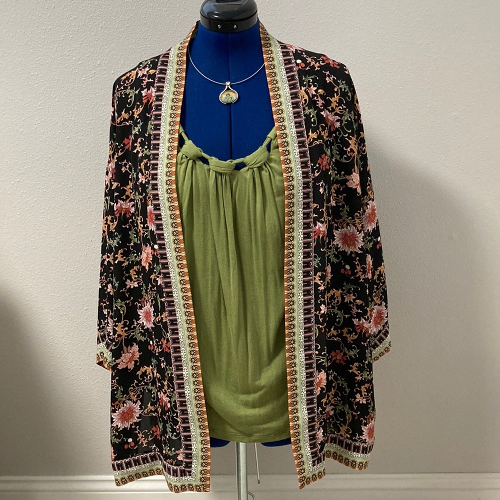 Like new Max Studio kimono style jacket Size Large